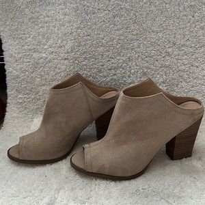 Restricted brand heeled bootie mules size 8 women. Dark cream color